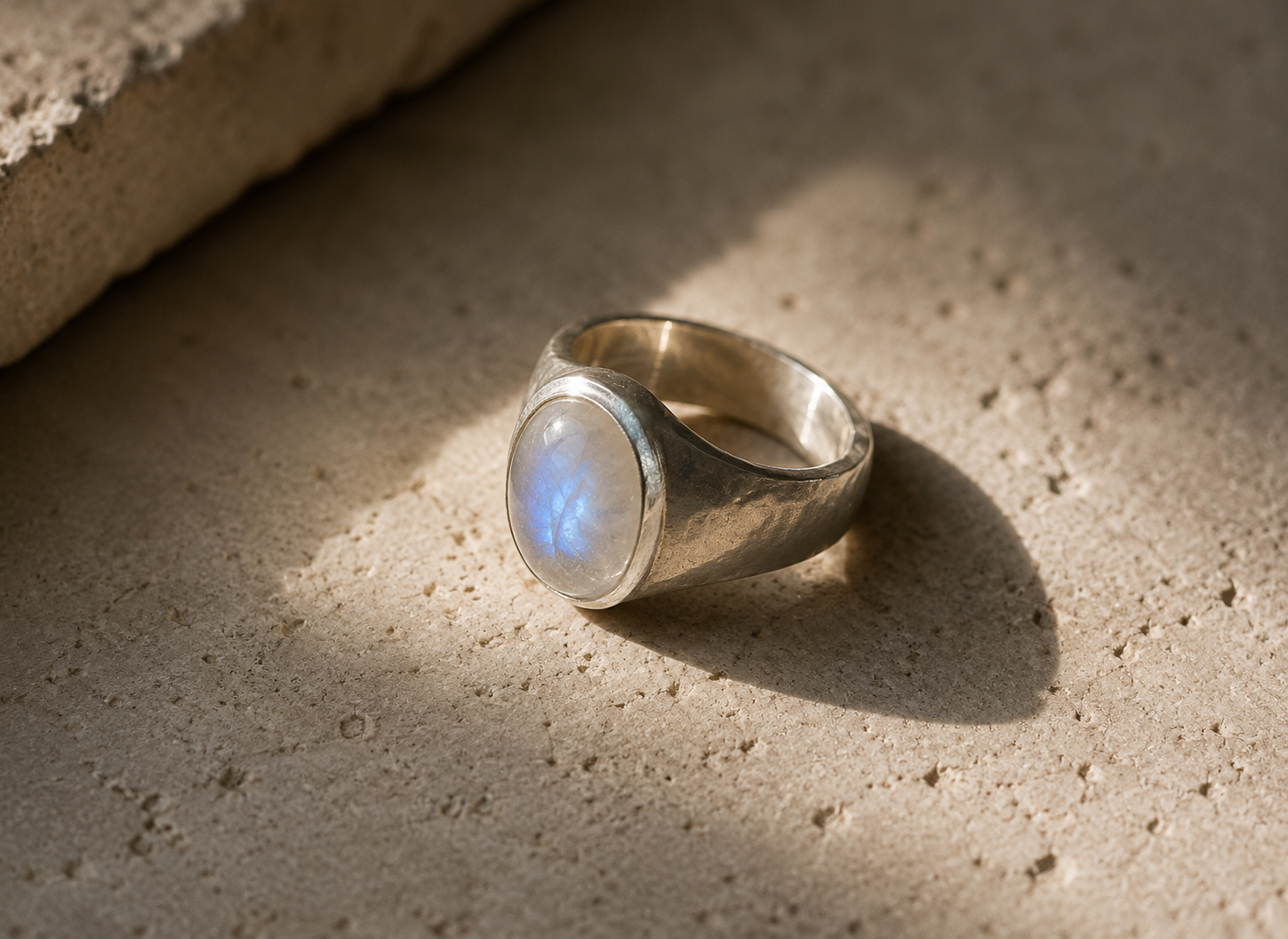 Bague artisanale en argent sterling avec pierre de lune
